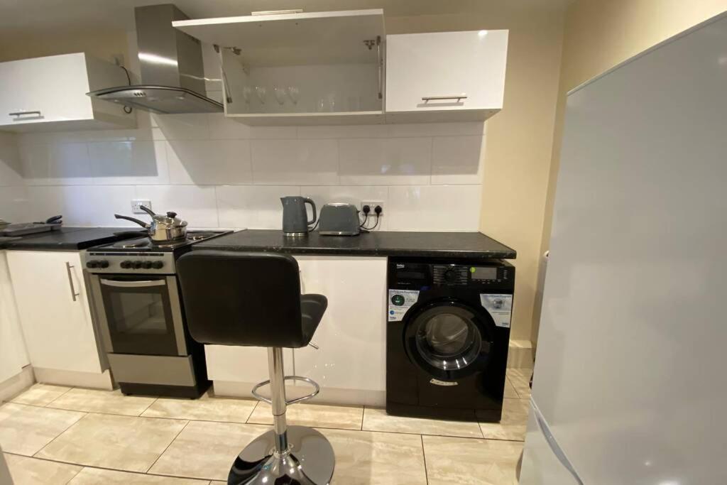 Entire 2-Bedroom Home By Weghomes Rochester  Ngoại thất bức ảnh